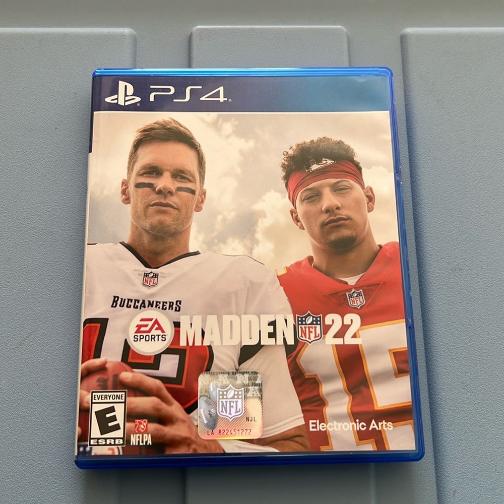 PS4 Madden 22 NFL Game EUC
Adult owned